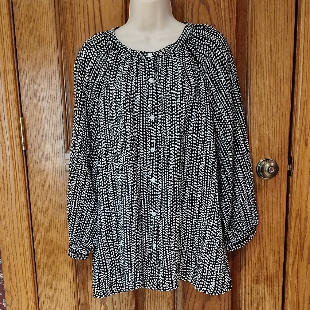 Soft Flowing Black & White Dot Print Blouse NWT 1x (16w-18)